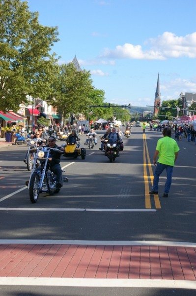 1-Middletown Motorcycle Mania - riding in