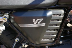 1-V7 side cover