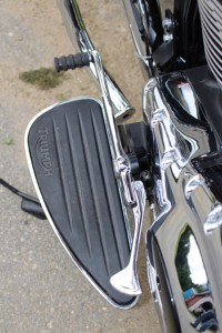 1-Triumph Thunderbird LT - floor board and shifter