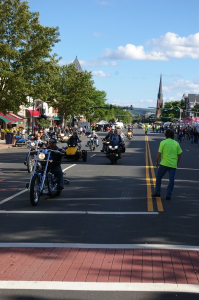 Middletown Motorcycle Mania - riding in