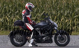 2016-ducati-diavel-spy-pic