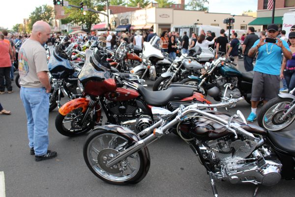 Chopper with spectators