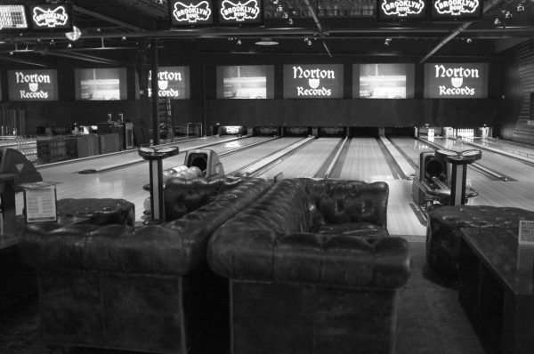 Split'n Lanes - b&w - lanes