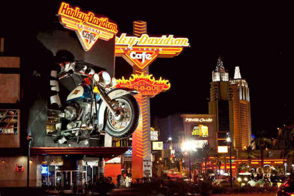 h-d-cafe-at-night